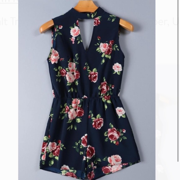 Floral Romper from the Buckle - Picture 2 of 5